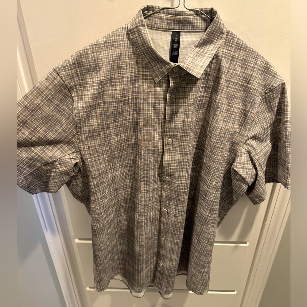 Lululemon men’s airing easy short sleeve ventlight mesh. Size large